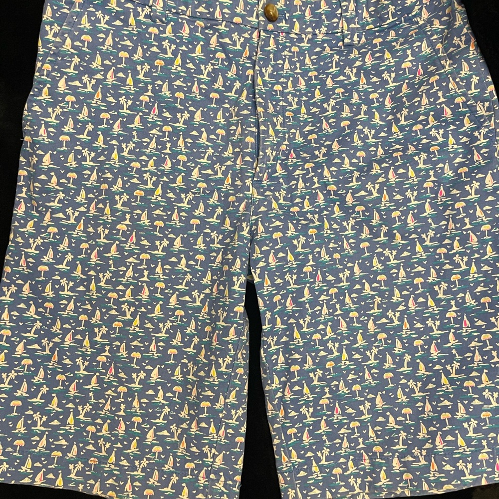 Vineyard Vines size 14 stretch dress shorts never worn in immaculate condition